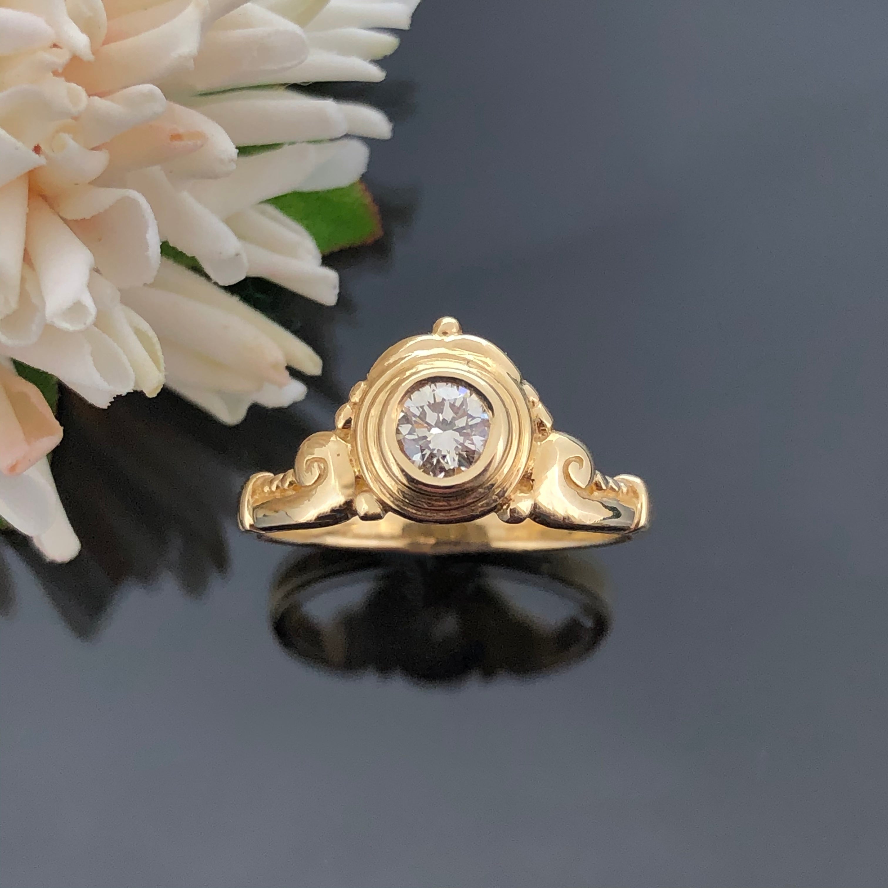 18ct Gold & Sapphire Ring by Cartier (196U) | The Antique Jewellery Company